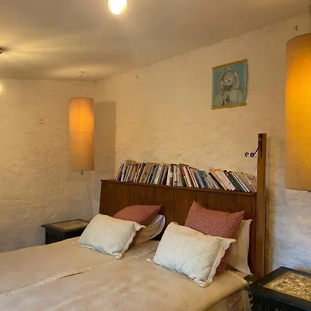 En Pierre, Samadhi Chez Satori Et Sargam Mane (Alpes-de-Haute-Provence)