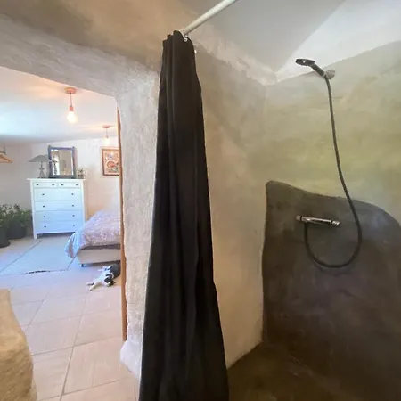 Samadhi En Pierre Mane (Alpes-de-Haute-Provence)